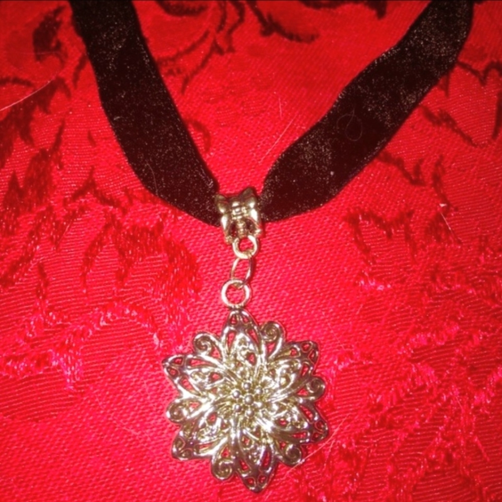 Silver Poinsettia Christmas Flower Pendant Black Velvet Choker Necklace Floral - Picture 3 of 5